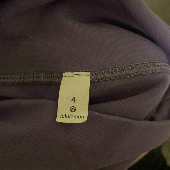 Lululemon leggings size 4 - Picture 4 of 4